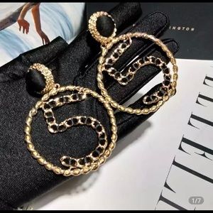 Famous Design Golden Pearl Earring For Women Number 5 Earrings